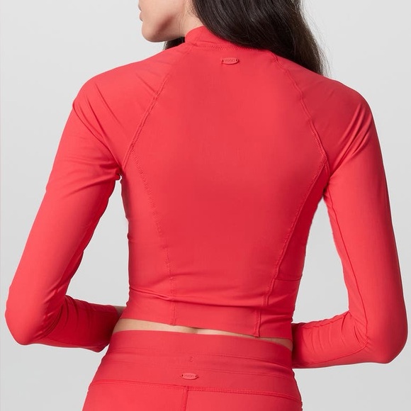 Vuori Crush Long Sleeve Crop Rashguard - Picture 3 of 7
